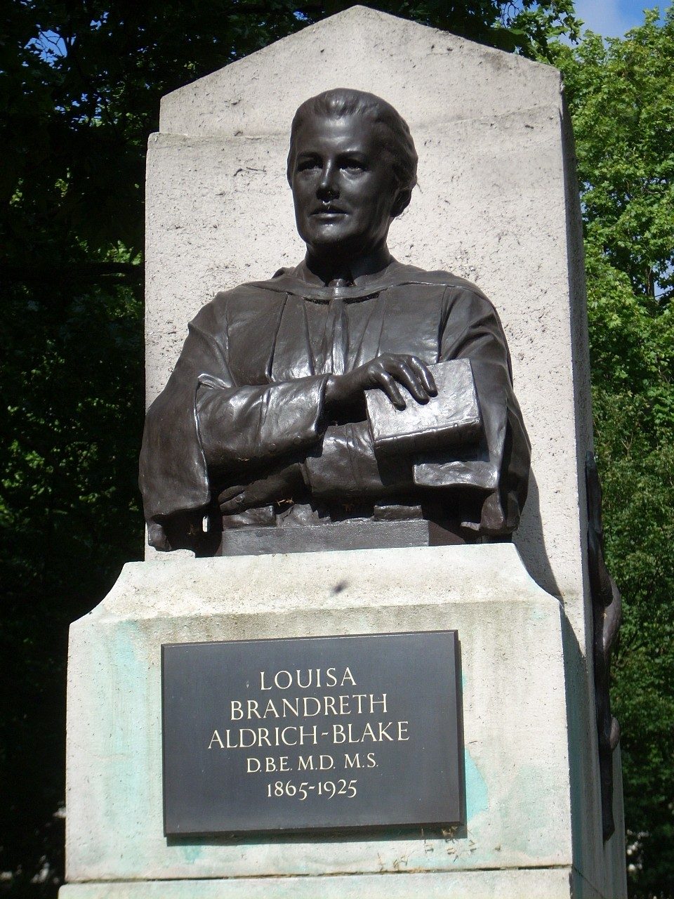 Louisa Aldrich-Blake's monument, London - 03.JPG